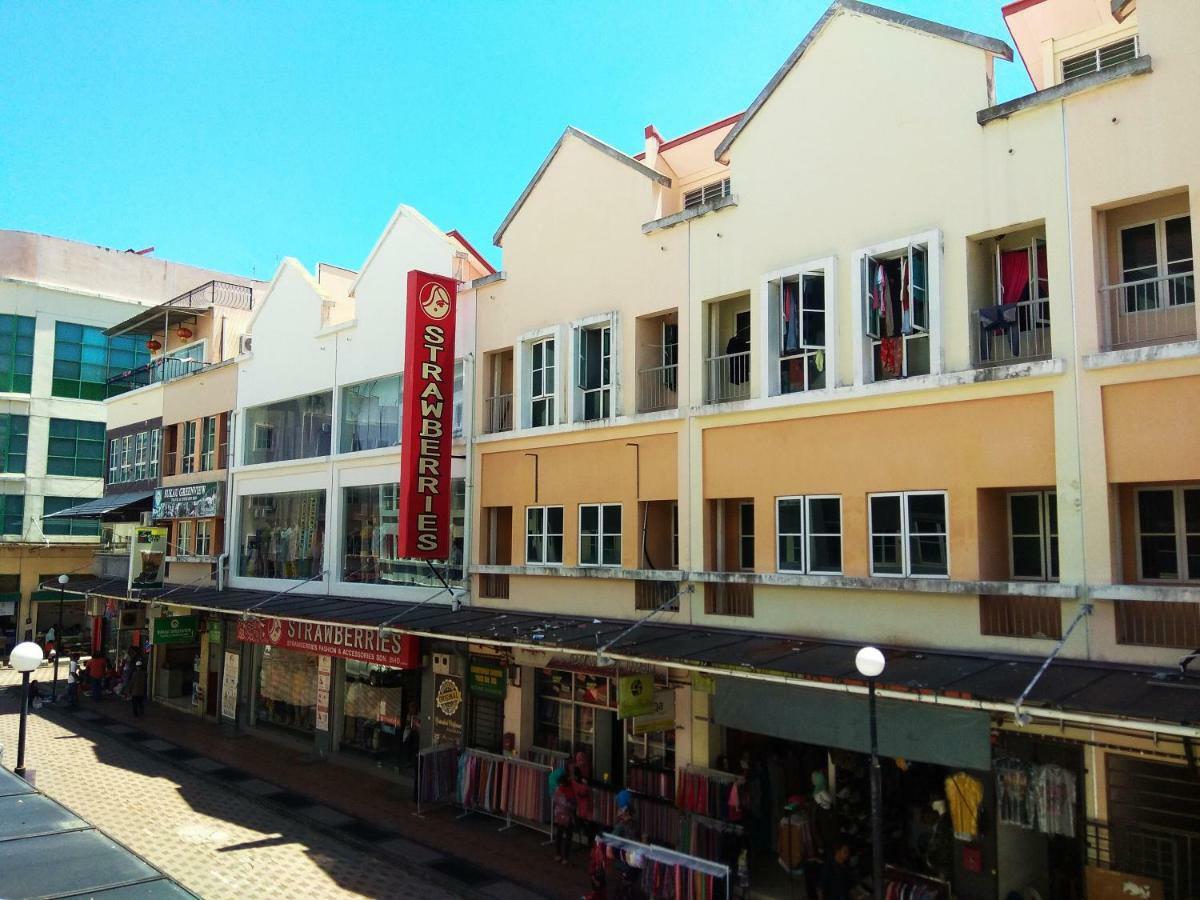 Sandakan Backpackers Hostel Esterno foto